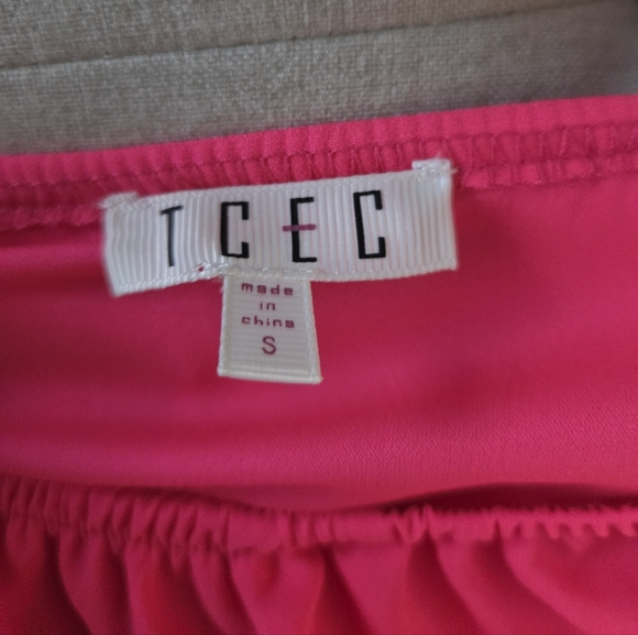 TCEC Like New Bright Hot Pink Off The Shoulder Crop Top Flowy Blouse Small - Picture 6 of 7